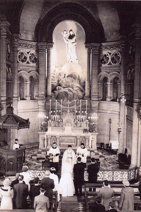 The original sanctuary with the statue in its alcove and the canopied pulpit